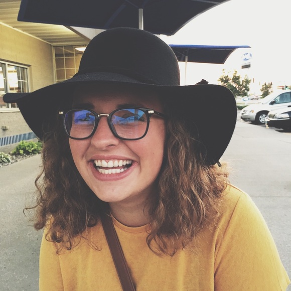 Meet your Posher, Kenna - Picture 1 of 1